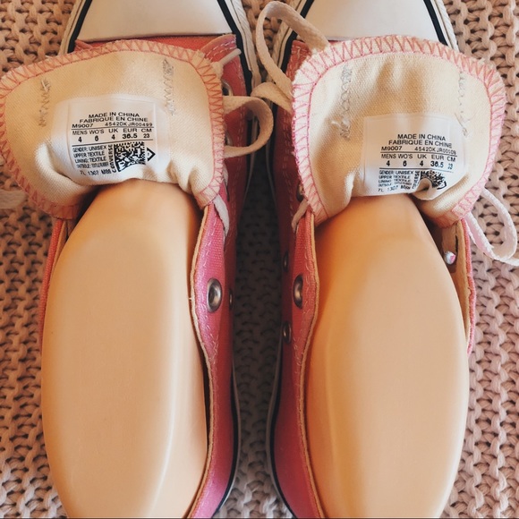Pink Converse - Picture 4 of 4